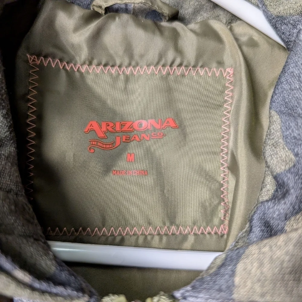 Arizona Jeans Olive Green Camo Hooded Puffy Puffer Vest Zipper Layered Like New